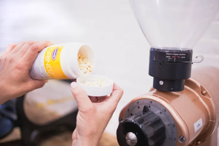 Urnex Grindz granulát na čistenie mlynčekov 430 g - Image 2